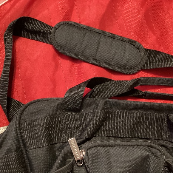 Globus black travel bag zip close top, zip pocket & mesh holders on front - Picture 2 of 6